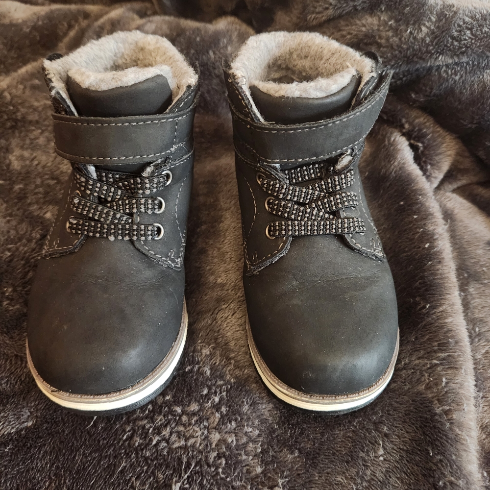 Kids Black Fleece-Lined Winter Boots with Hook-and-Loop Strap